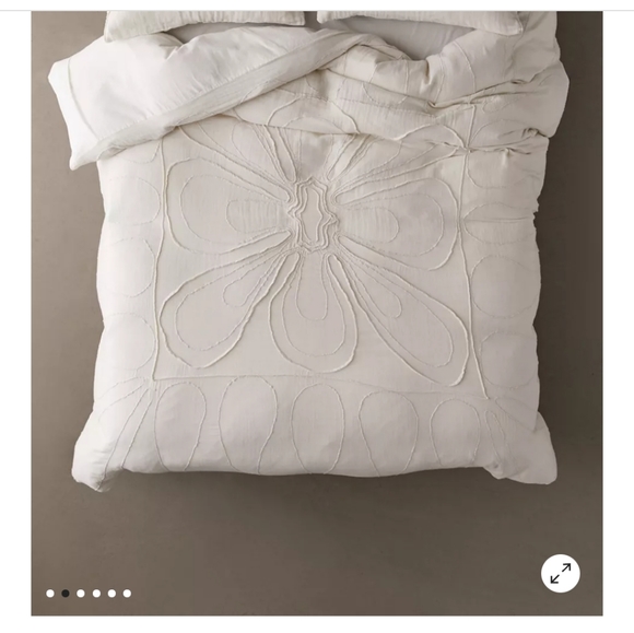 Urban Outfitters Other - NEW Tayla  Ivory Duvet - King